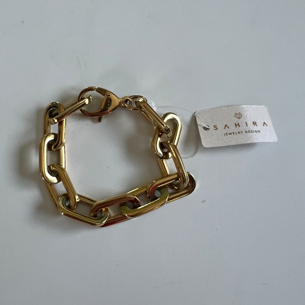 NEVER WORN- Gold Link Bracelet